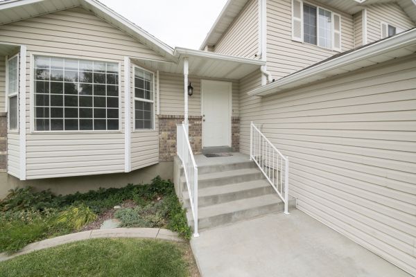 Cost of White Vinyl Siding Replacement in Olympia